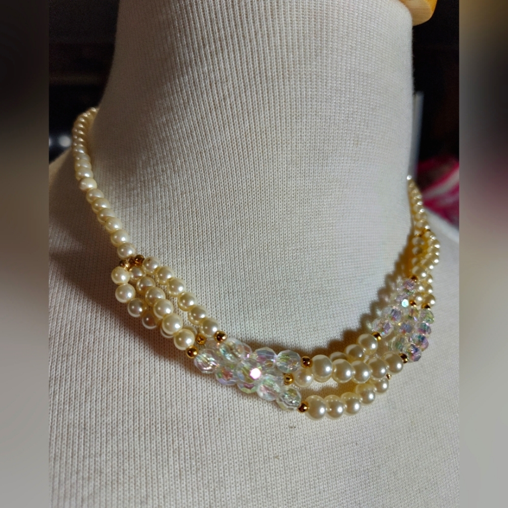 Elegant And Classy Pearl and Crystal Necklace Bridal Perfect NWOT